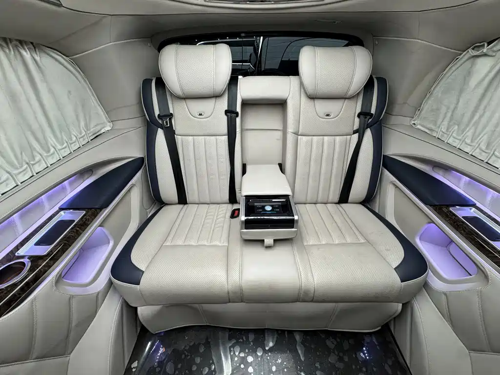 Mercedes-Benz V-Class 2022 — фото 10