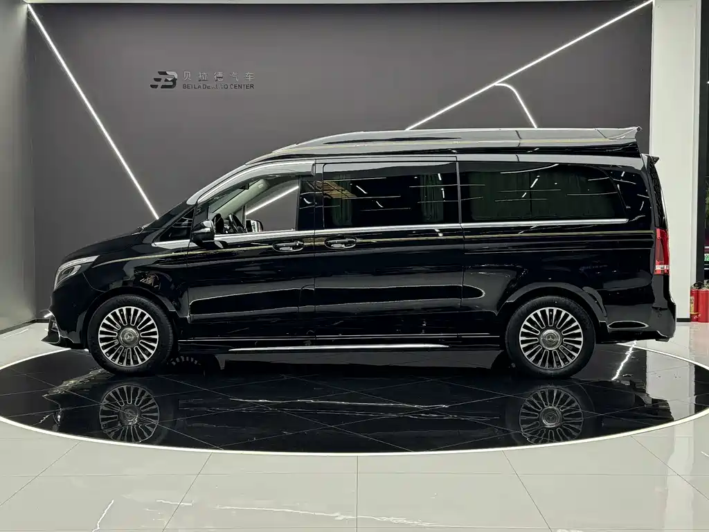 Mercedes-Benz V-Class 2022 — фото 21