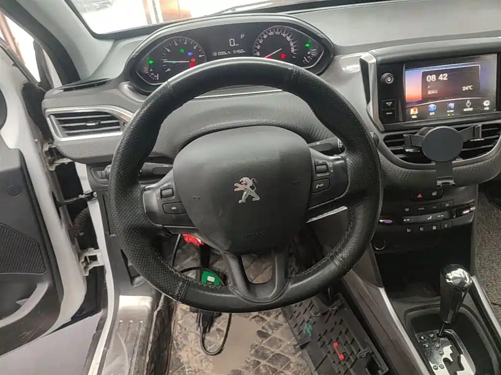 Peugeot 2008 2015 — фото 11