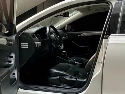 Volkswagen Sagitar 2012