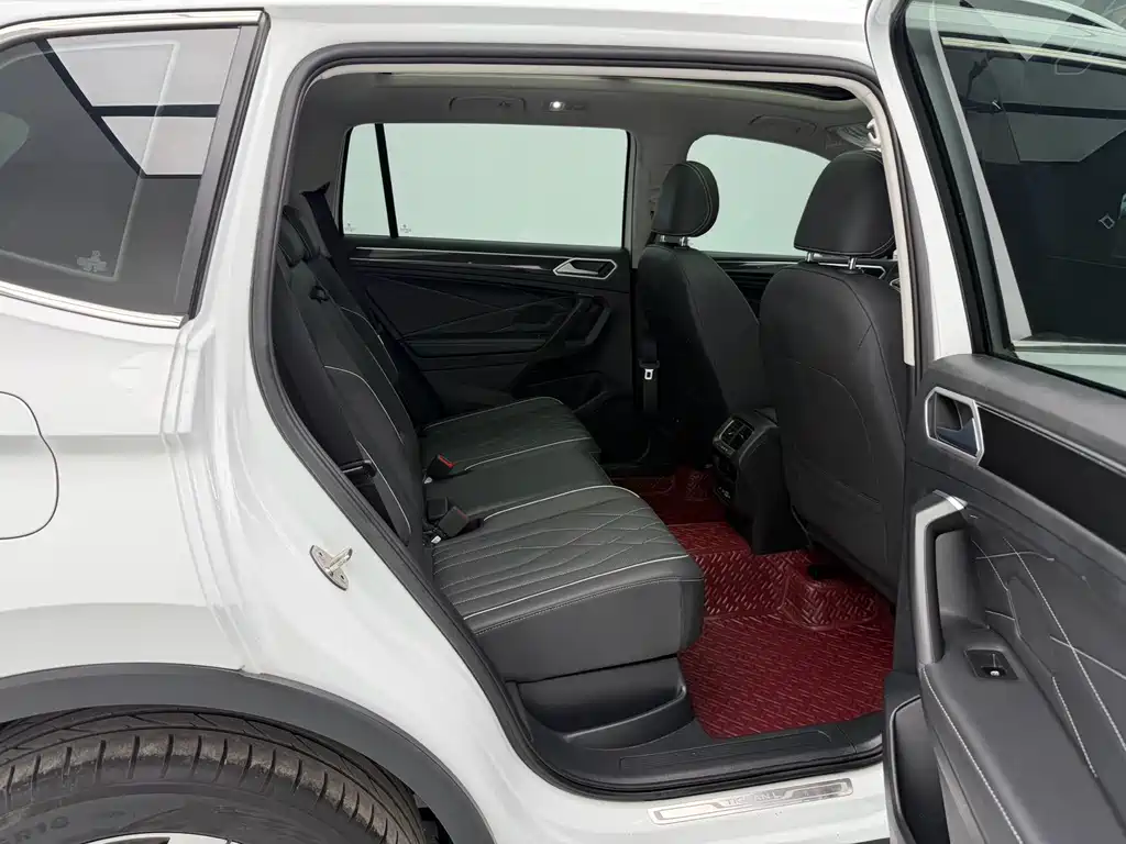 Volkswagen Tiguan L 2023 — фото 10