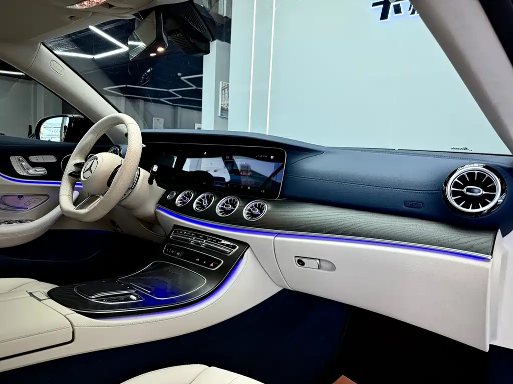 Mercedes-Benz E-Class 2023 — фото 19