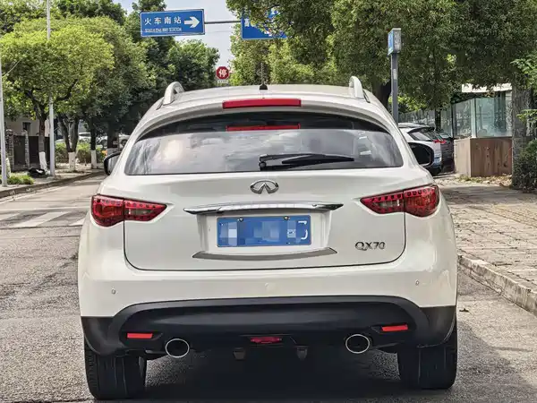 Infiniti QX70 2016
