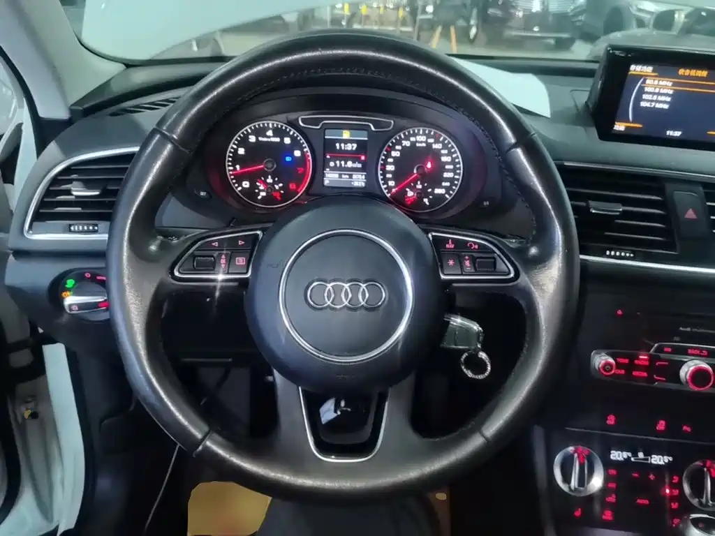 Audi Q3 2014 — фото 11