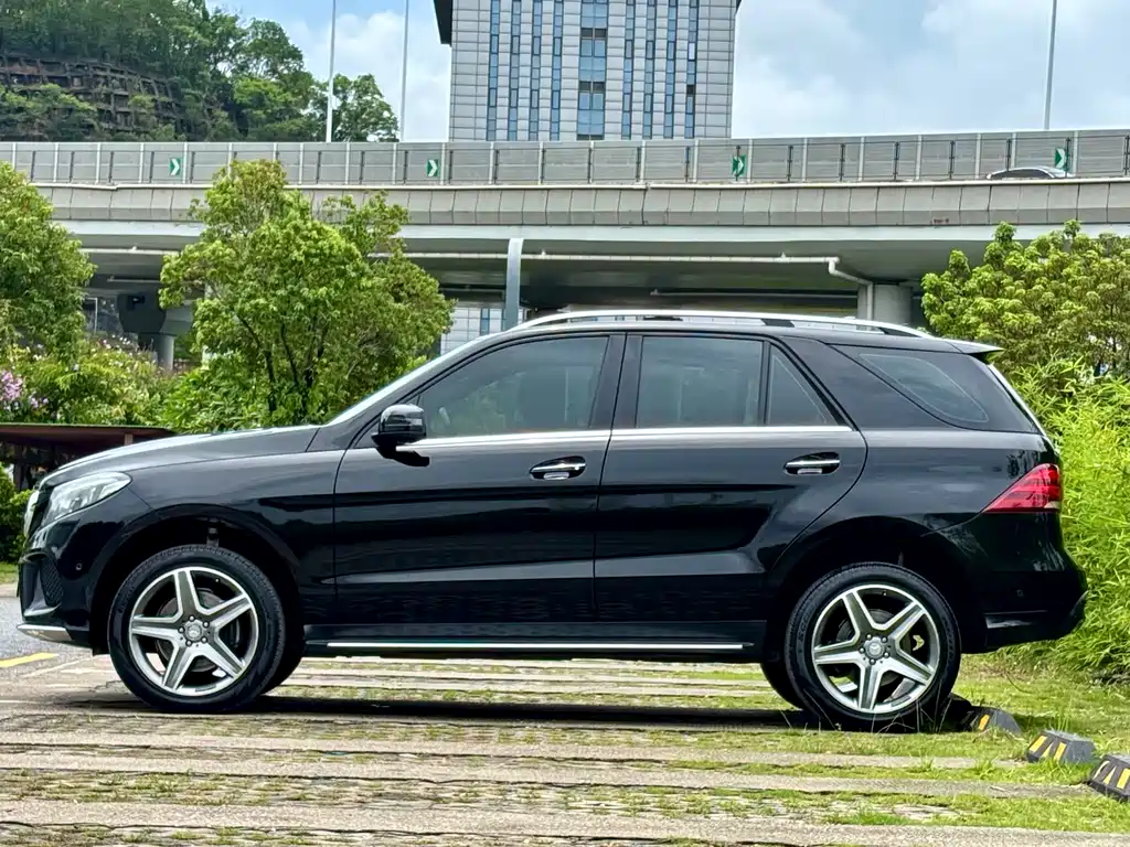 Mercedes-Benz GLE 2016 — фото 4