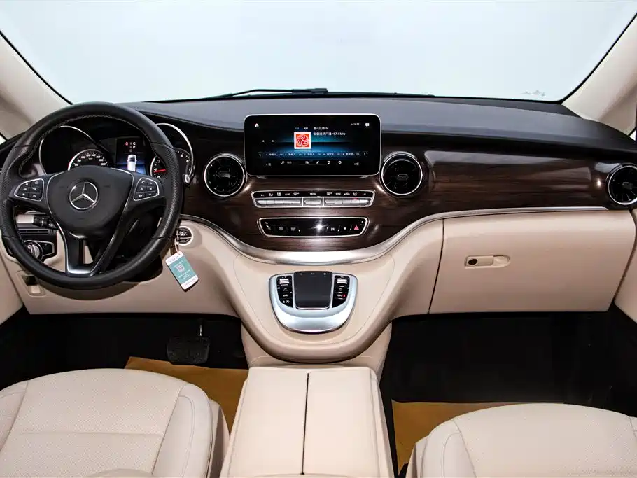 Mercedes-Benz V-Class 2021 — фото 14