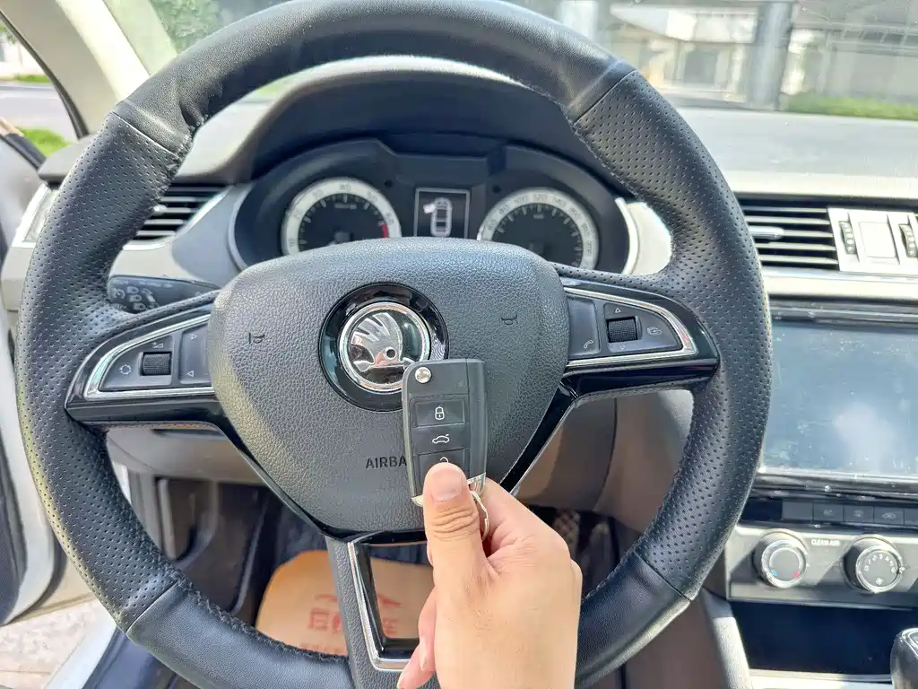 Skoda Octavia 2018 — фото 22