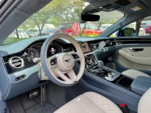 Bentley Continental 2021