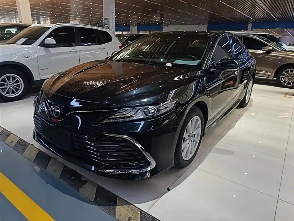 Toyota Camry 2021 — фото 1