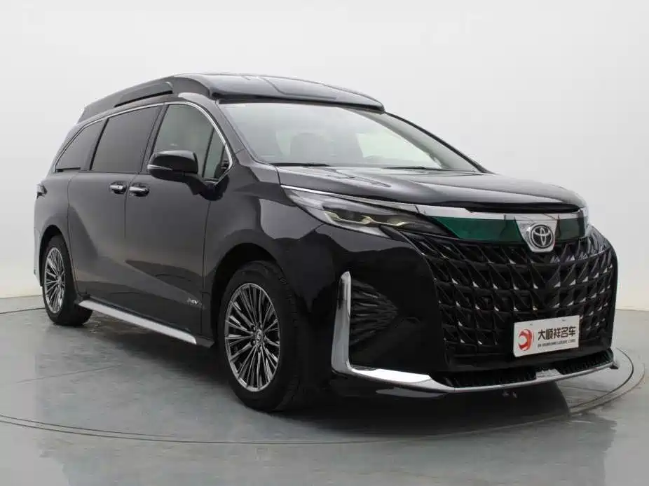 Toyota Granvia — фото 3