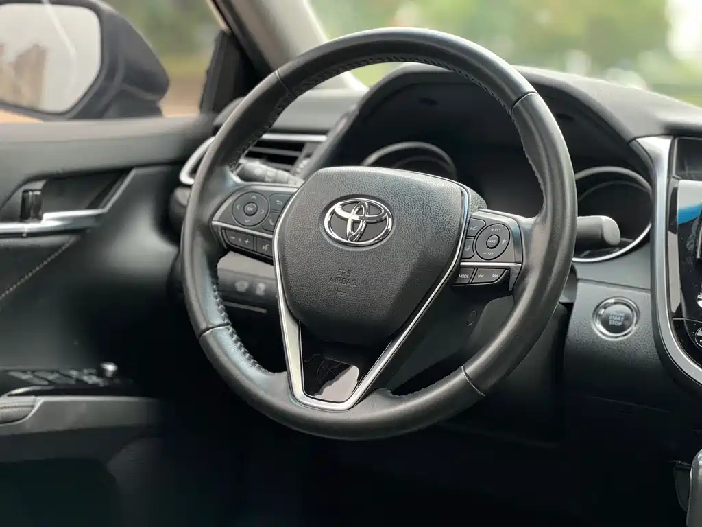 Toyota Camry 2022 — фото 9