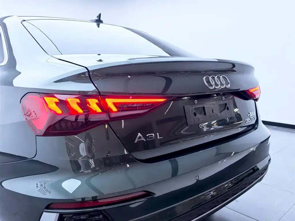 Audi A3 2023 — фото 18