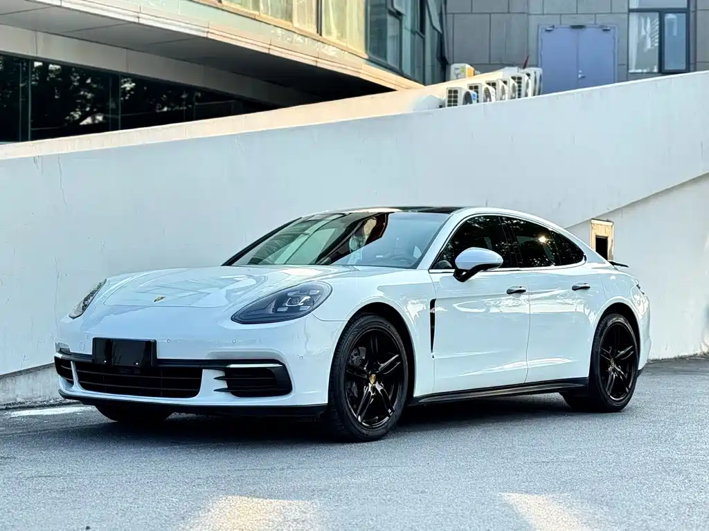 Porsche Panamera 2019 — фото 1