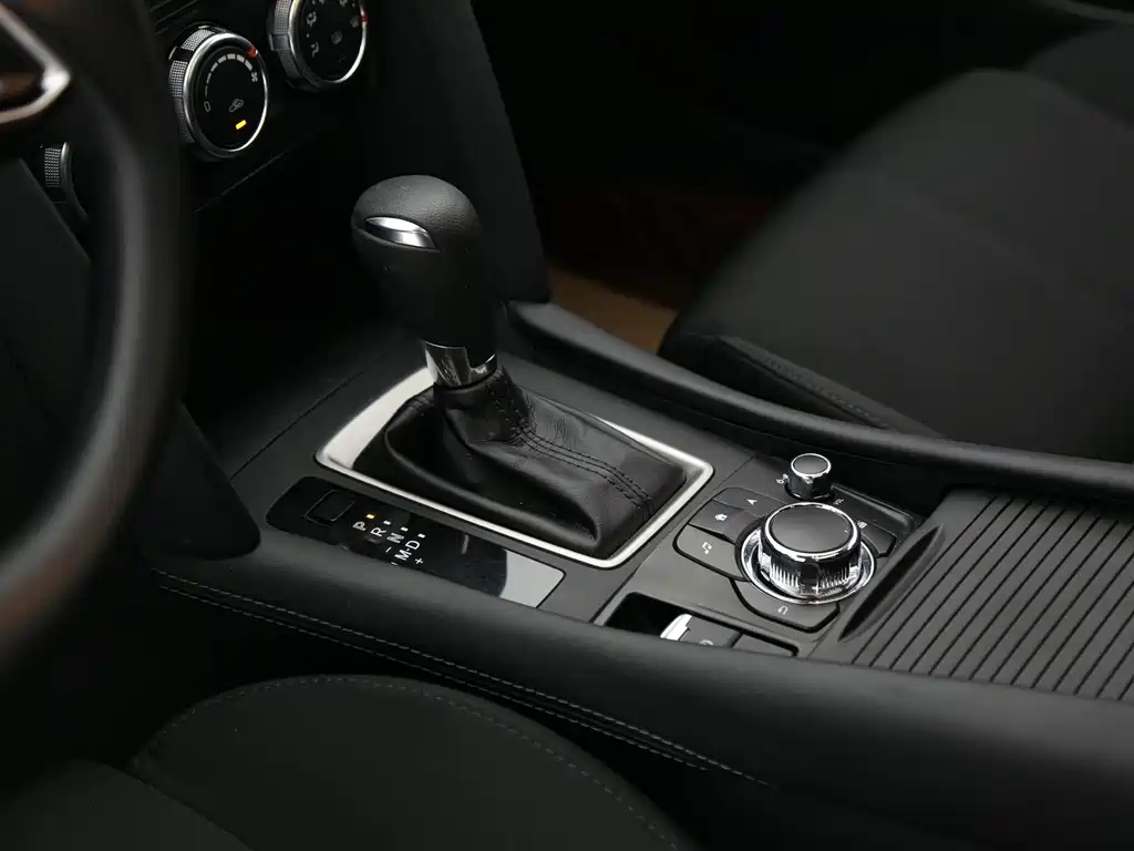 Mazda CX-4 2023 — фото 17