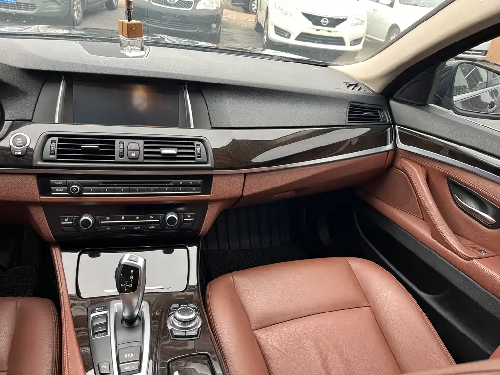 BMW 5 Series 2014 — фото 12