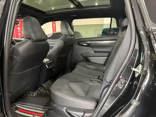 Toyota Crown Kluger 2024