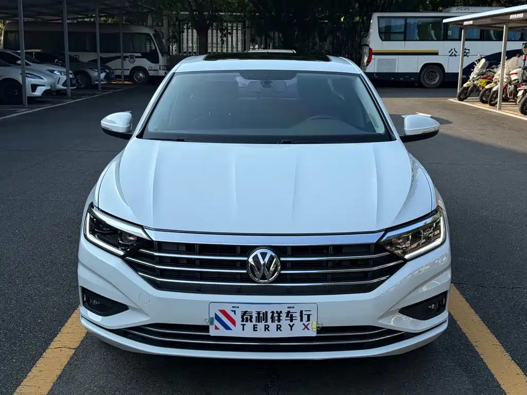 Volkswagen Sagitar 2021