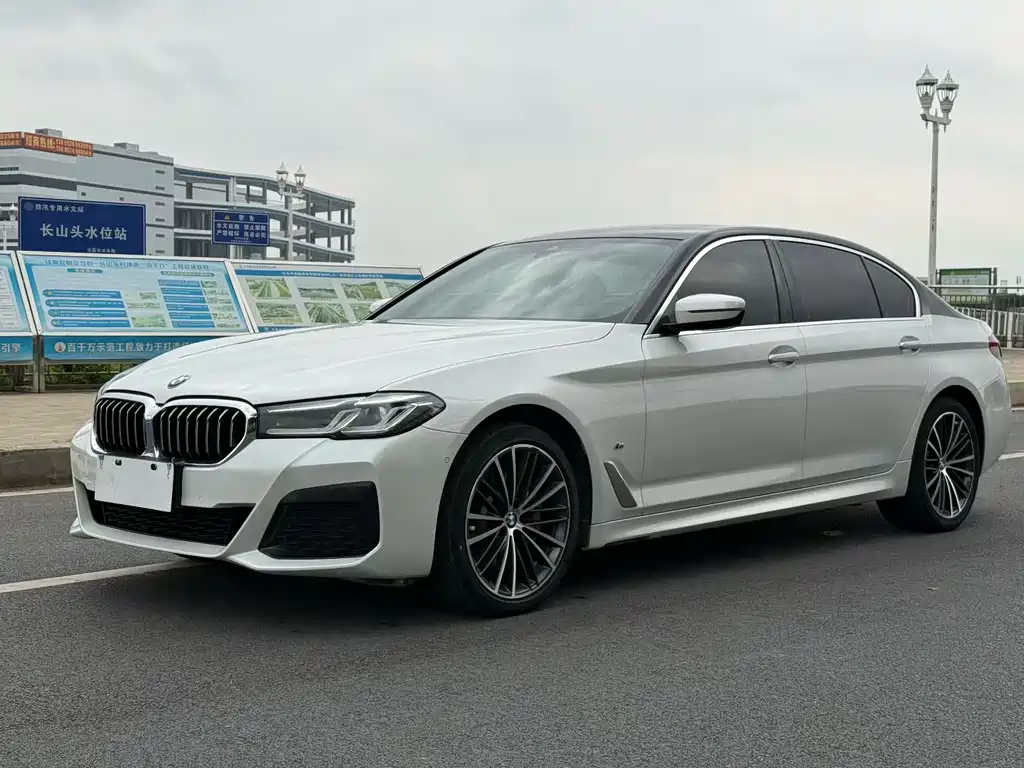BMW 5 Series 2021 — фото 1