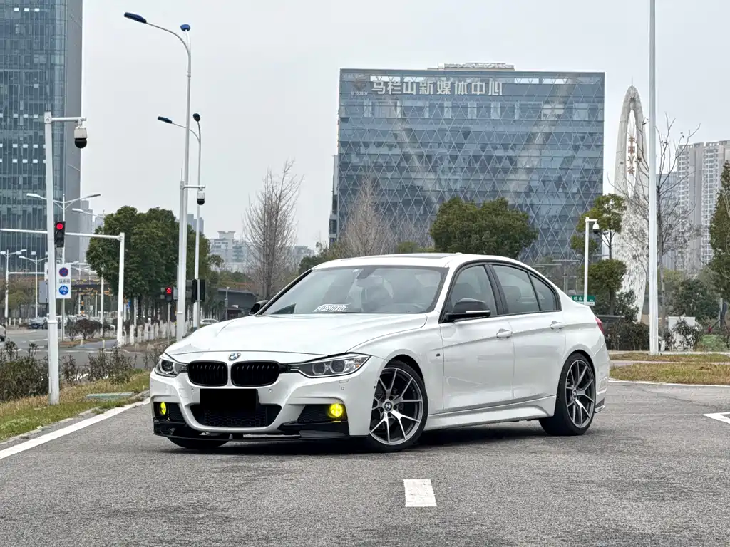 BMW 3 Series 2015 — фото 1