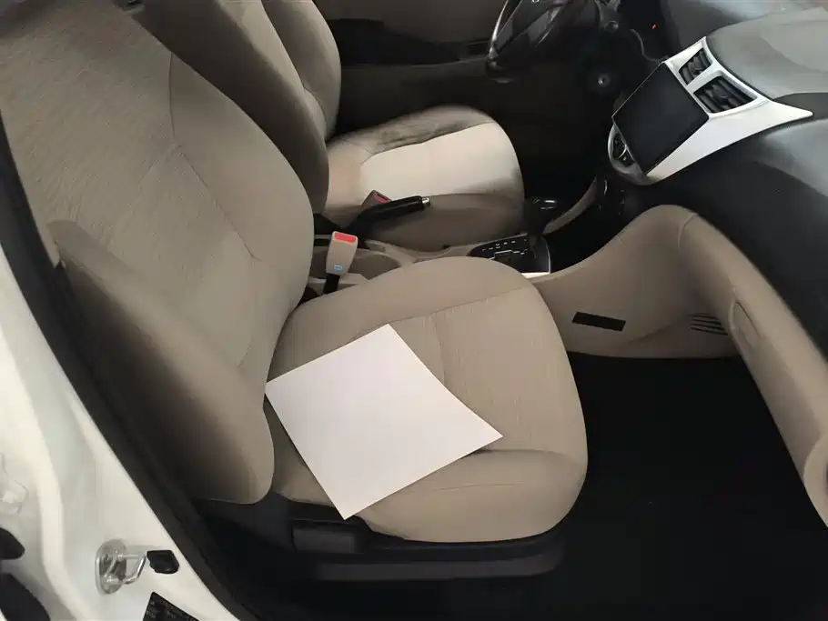 Hyundai Verna 2015 — фото 8