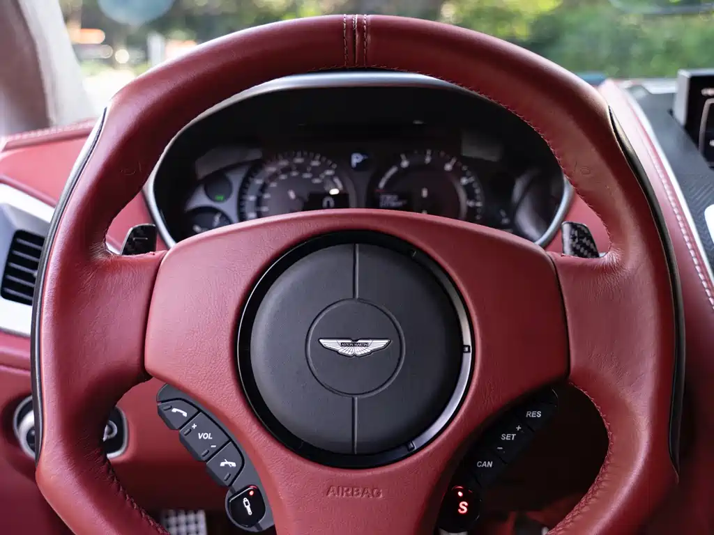 Aston Martin Vanquish 2014 — фото 12