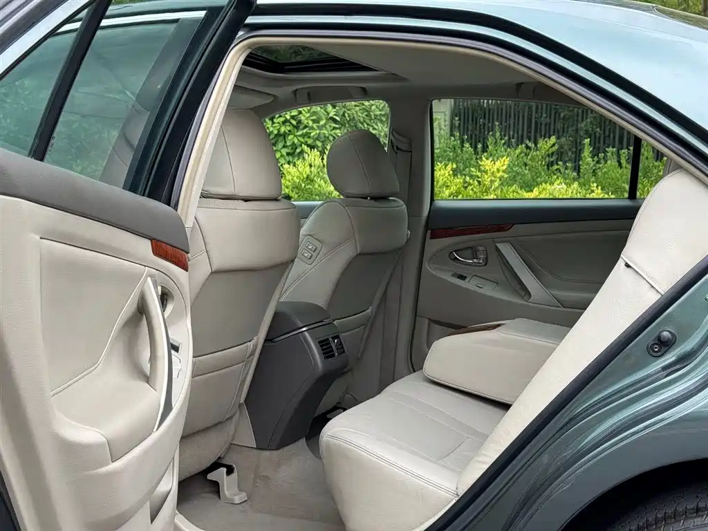 Toyota Camry 2008 — фото 10