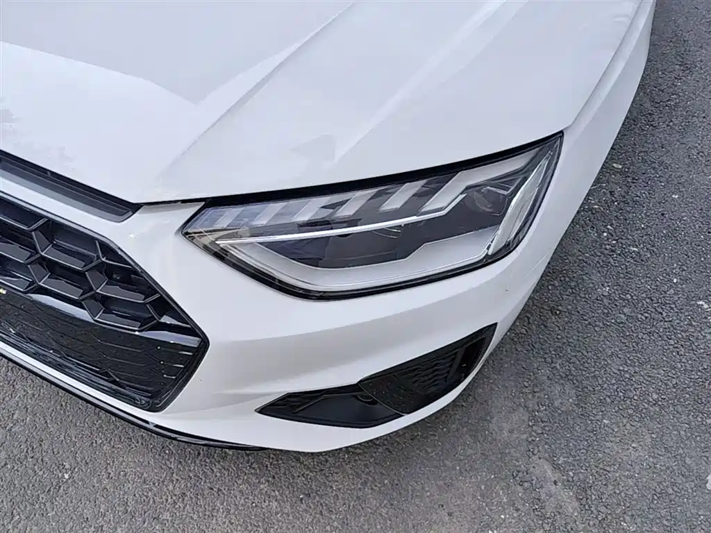 Audi A4L 2023 — фото 24