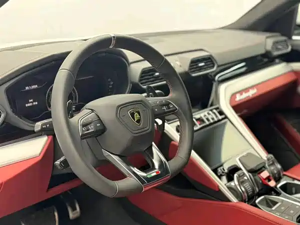 Lamborghini Urus 2024