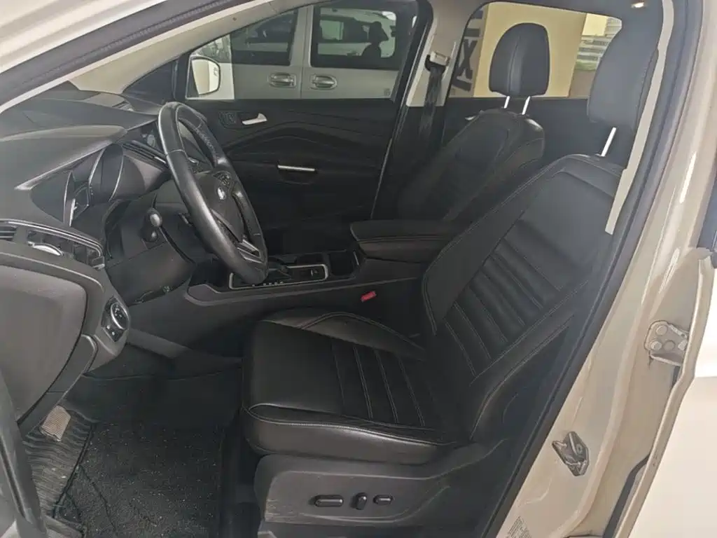 Ford Kuga 2017 — фото 15