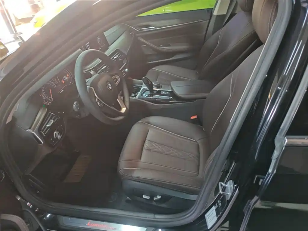 BMW 5 Series 2018 — фото 15