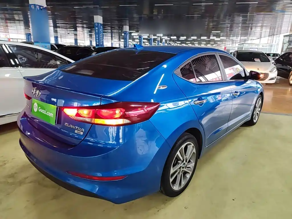 Hyundai Elantra 2018 — фото 7