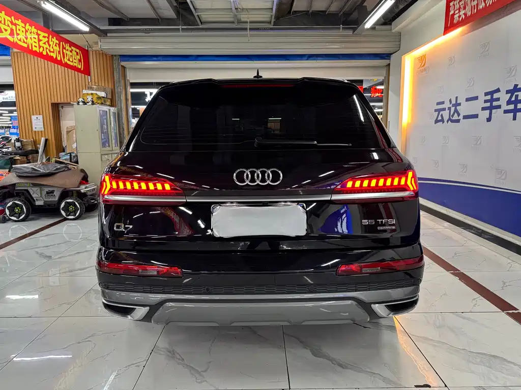 Audi Q7 2021 — фото 10