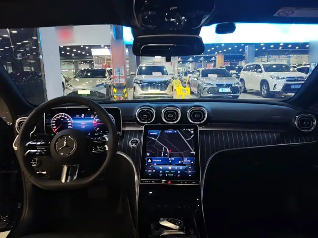 Mercedes-Benz C-Class 2025 — фото 10