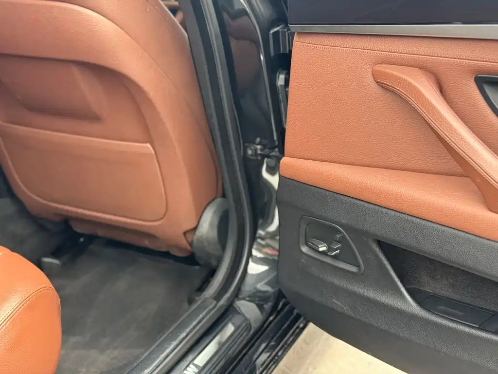 BMW 5 Series 2015 — фото 11