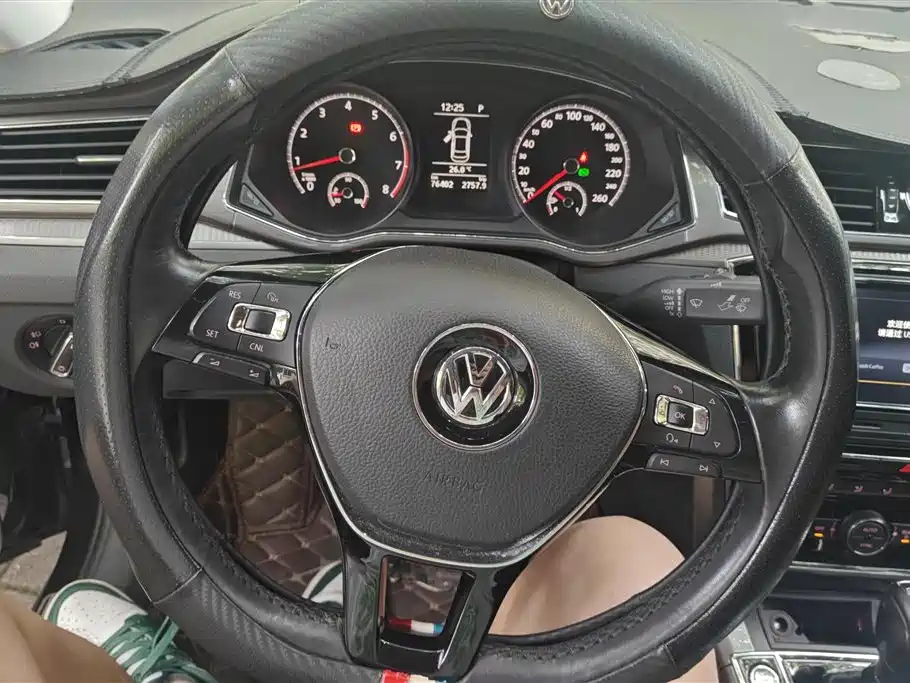 Volkswagen Passat 2017 — фото 15