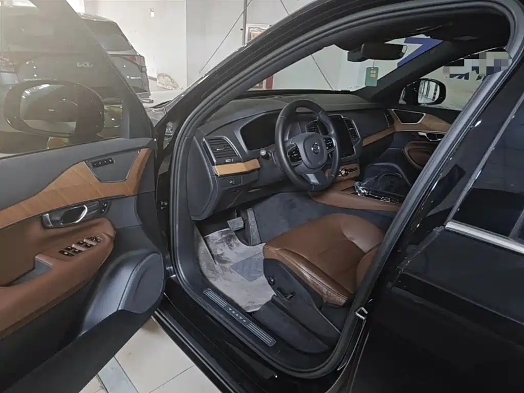 Volvo XC90 2023 — фото 12