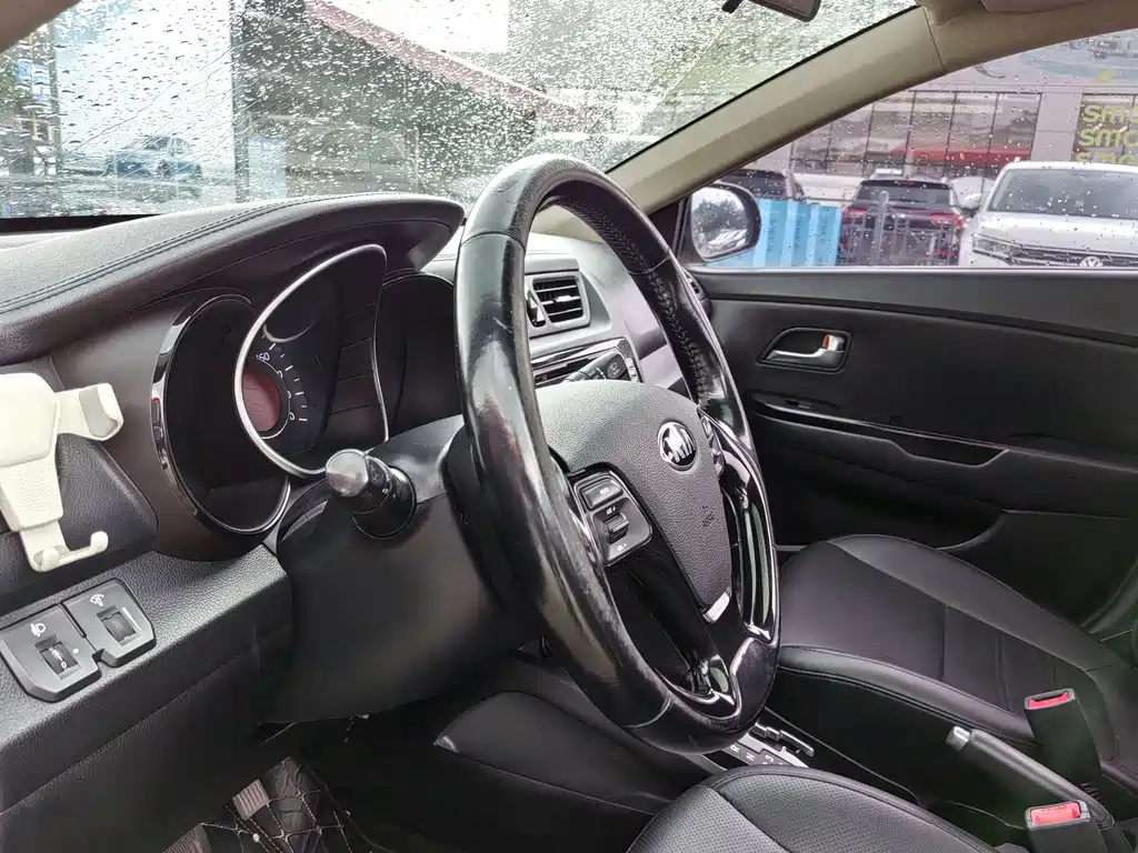 Kia K2 2015 — фото 11