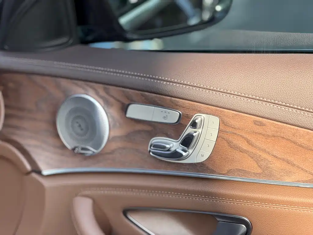 Mercedes-Benz E-Class 2019 — фото 15