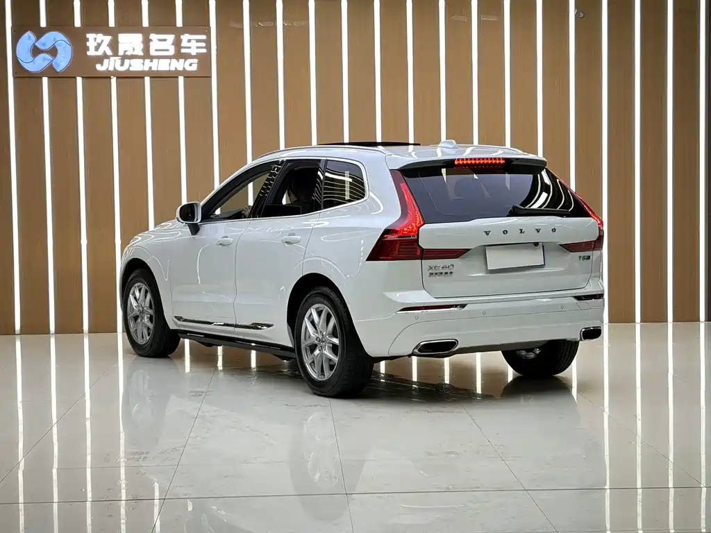 Volvo XC60 2020 — фото 19