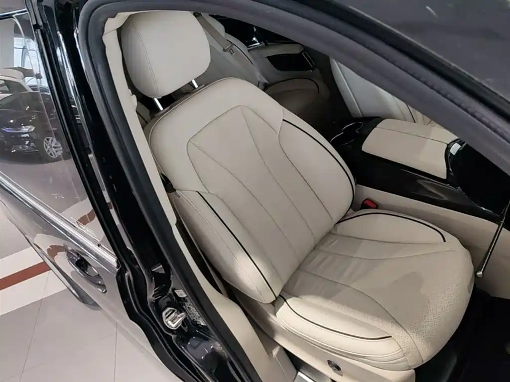 Mercedes-Benz V-Class 2020 — фото 25
