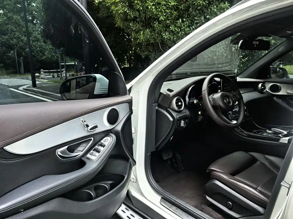 Mercedes-Benz GLC 2017 — фото 11