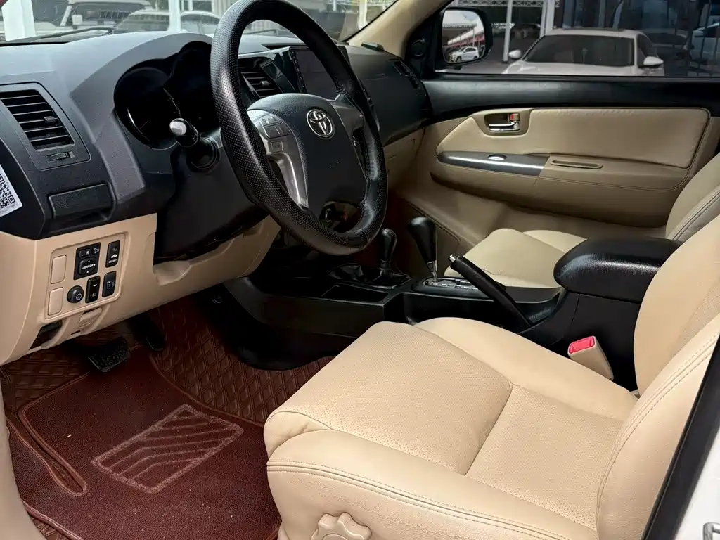 Toyota Fortuner 2015 — фото 4