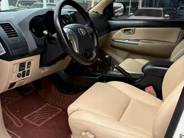 Toyota Fortuner 2015