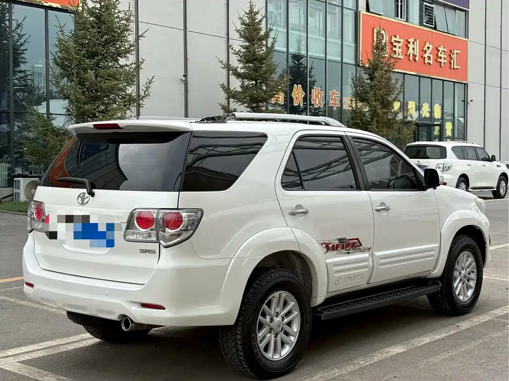 Toyota Fortuner 2015 — фото 9