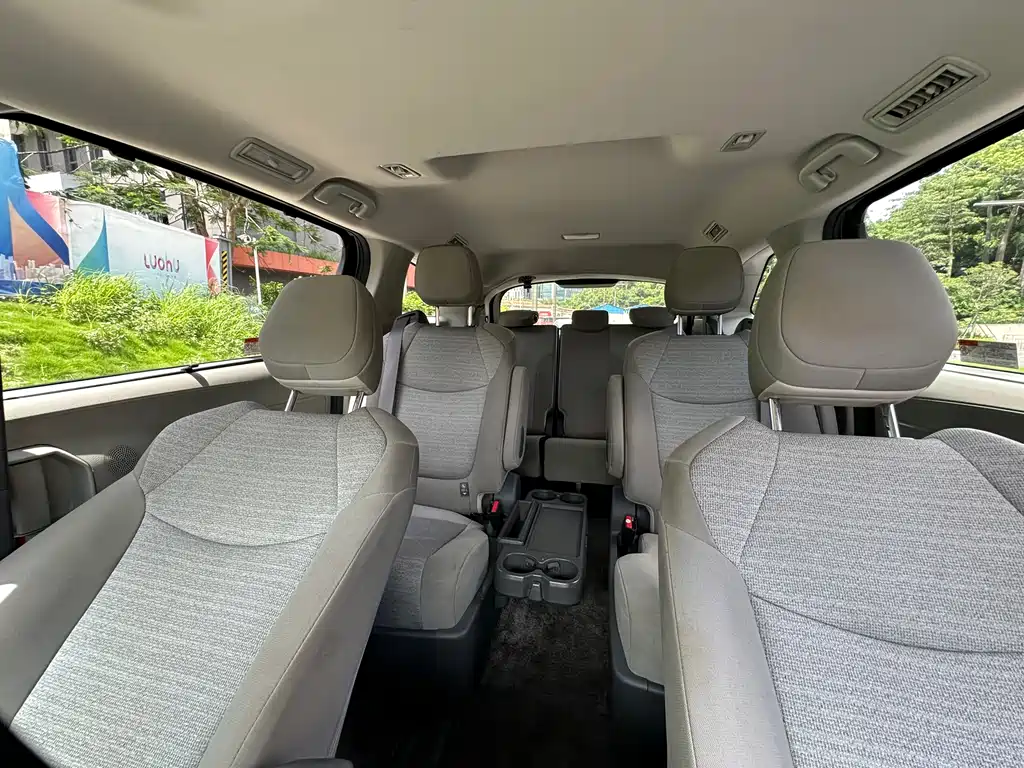 Toyota Sienna 2022 — фото 16