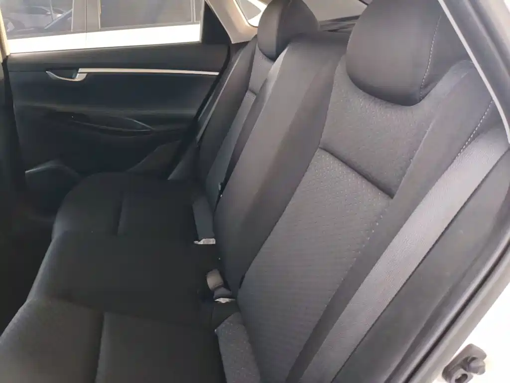 Hyundai Elantra 2017 — фото 17