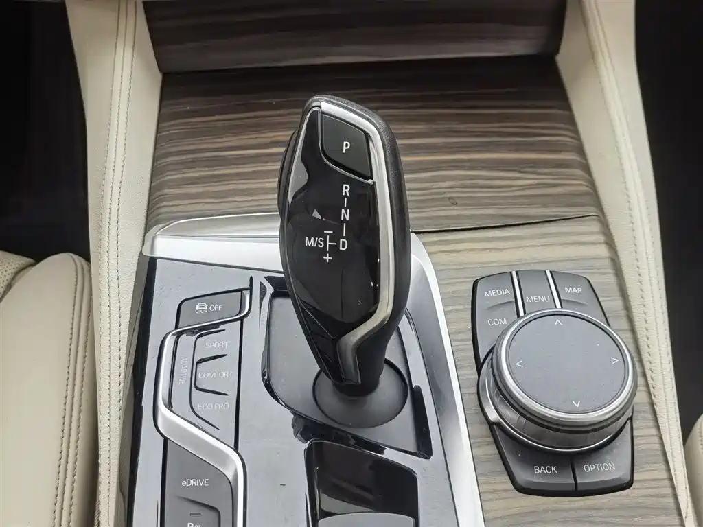 BMW 5 Series New Energy 2018 — фото 13