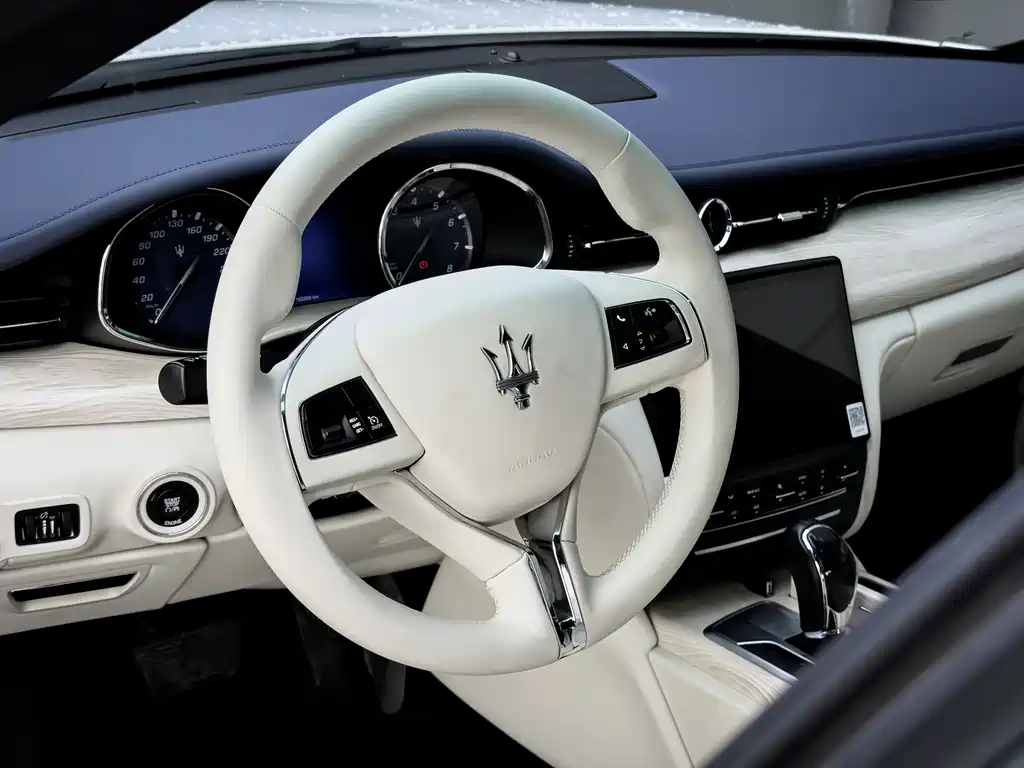 Maserati Quattroporte 2014 — фото 18