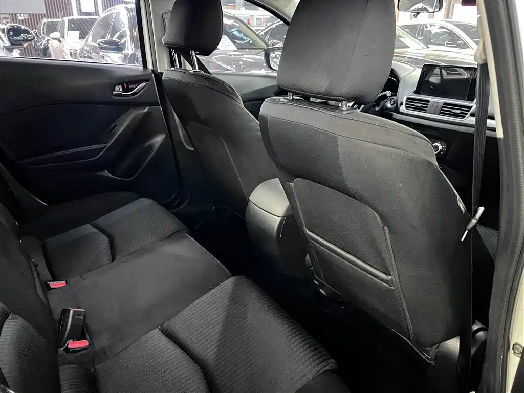 Mazda 3 Axela 2016 — фото 4