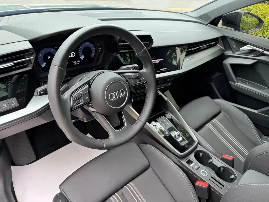 Audi A3 2023 — фото 11